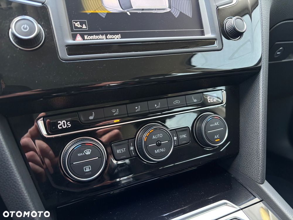 Volkswagen Passat - 21