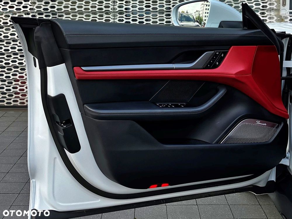 Porsche Taycan - 18