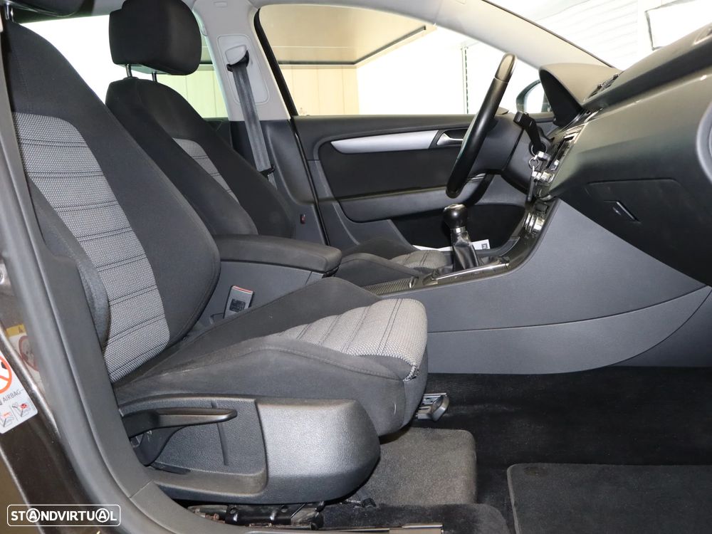VW Passat Variant 1.6 TDI BlueMotion Comfortline - 17