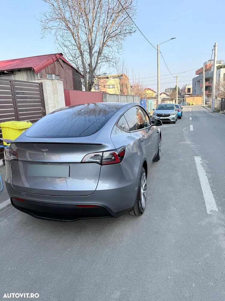 Tesla Model Y AWD Performance - 3