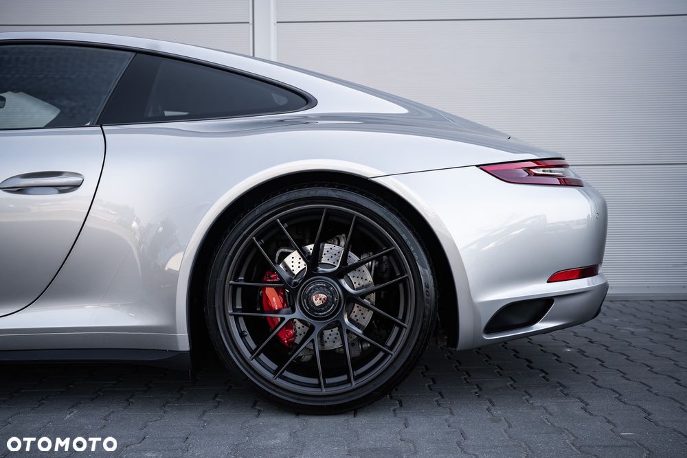 Porsche 911 Carrera 4 GTS PDK - 10