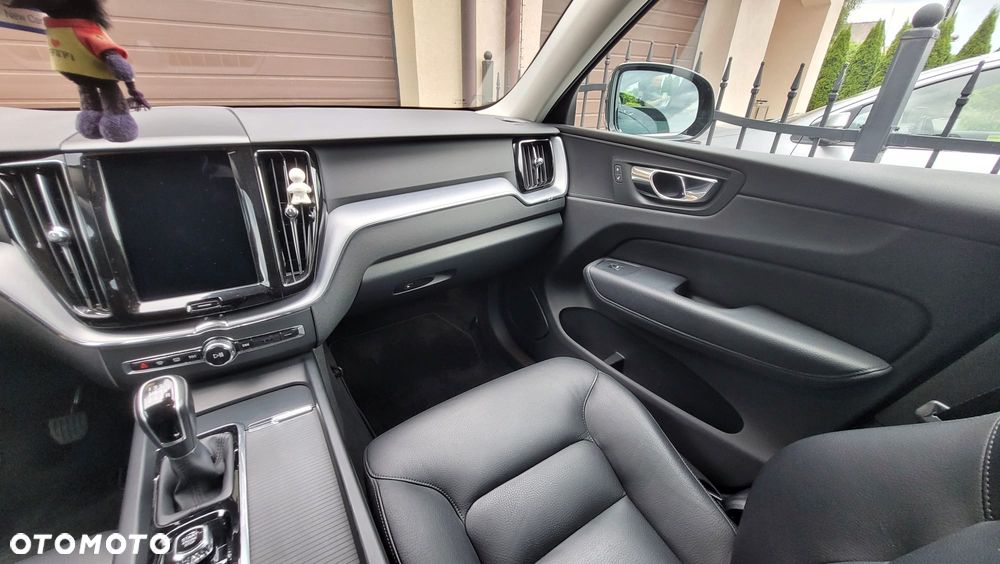 Volvo XC 60 D4 Momentum Pro - 23
