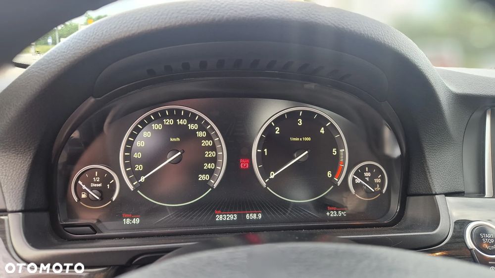 BMW Seria 5 530d xDrive Luxury Line - 14