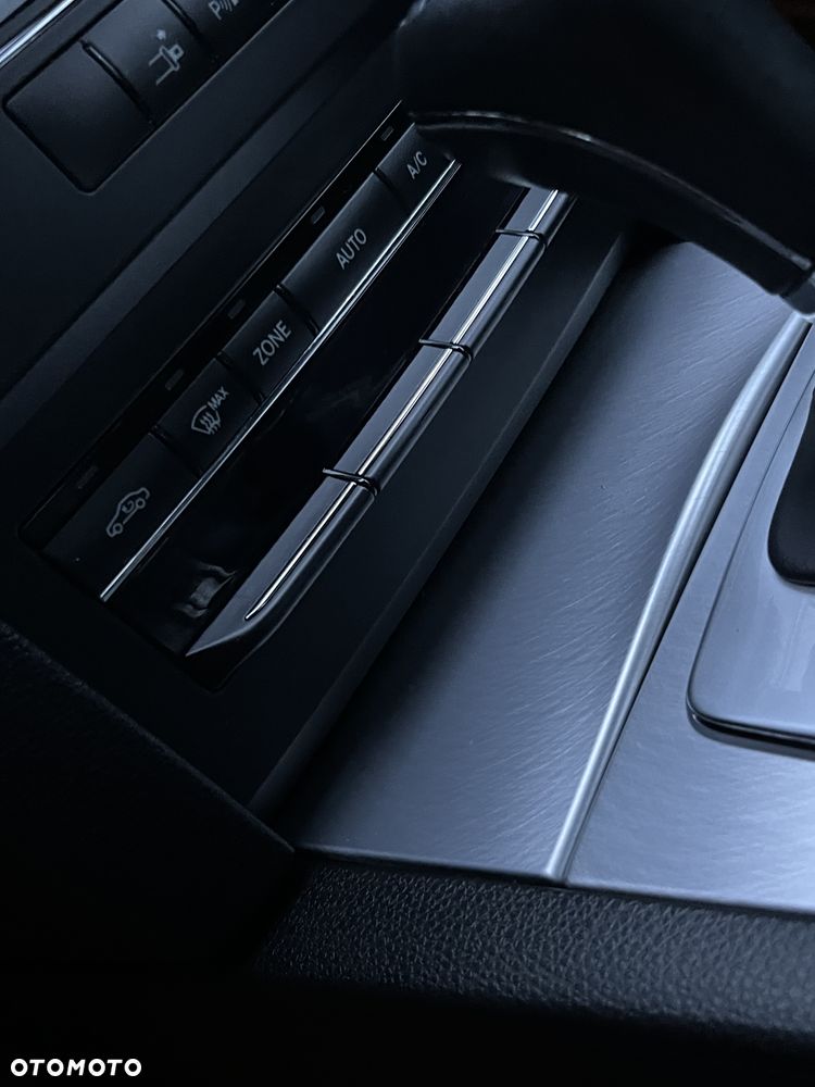 Mercedes-Benz Klasa E 200 CGI Coupe BlueEFFICIENCY Automatik Avantgarde - 8