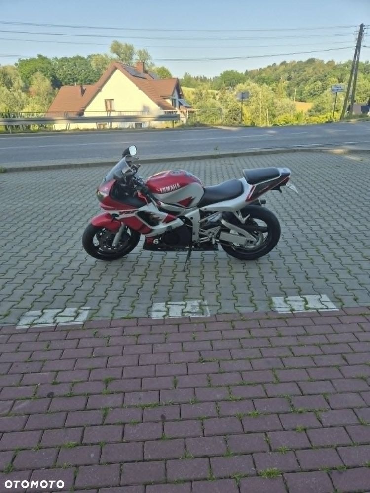 Yamaha R6 - 3