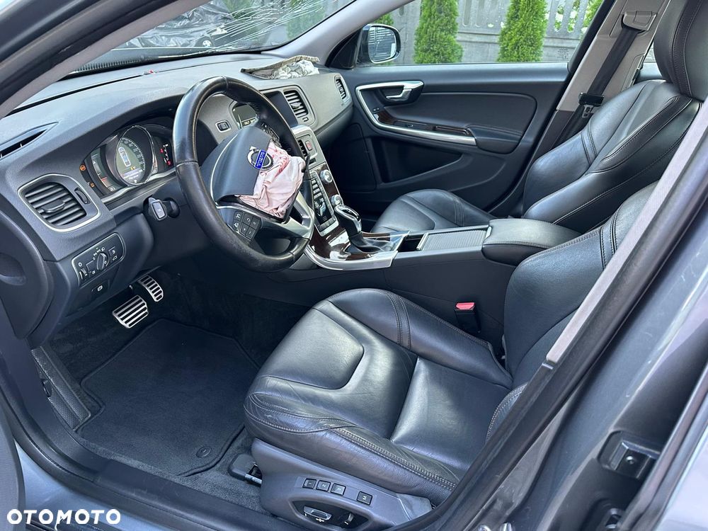 Volvo S60 D4 AWD Drive-E Dynamic Edition (Momentum) - 3