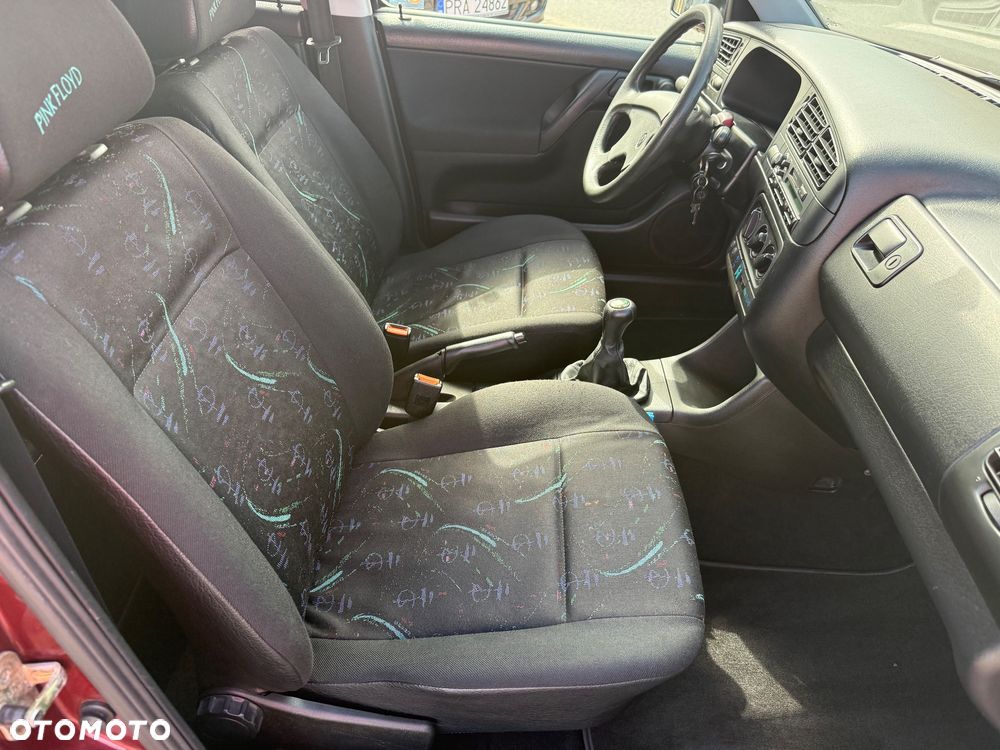 Volkswagen Golf 1.6 GL - 11