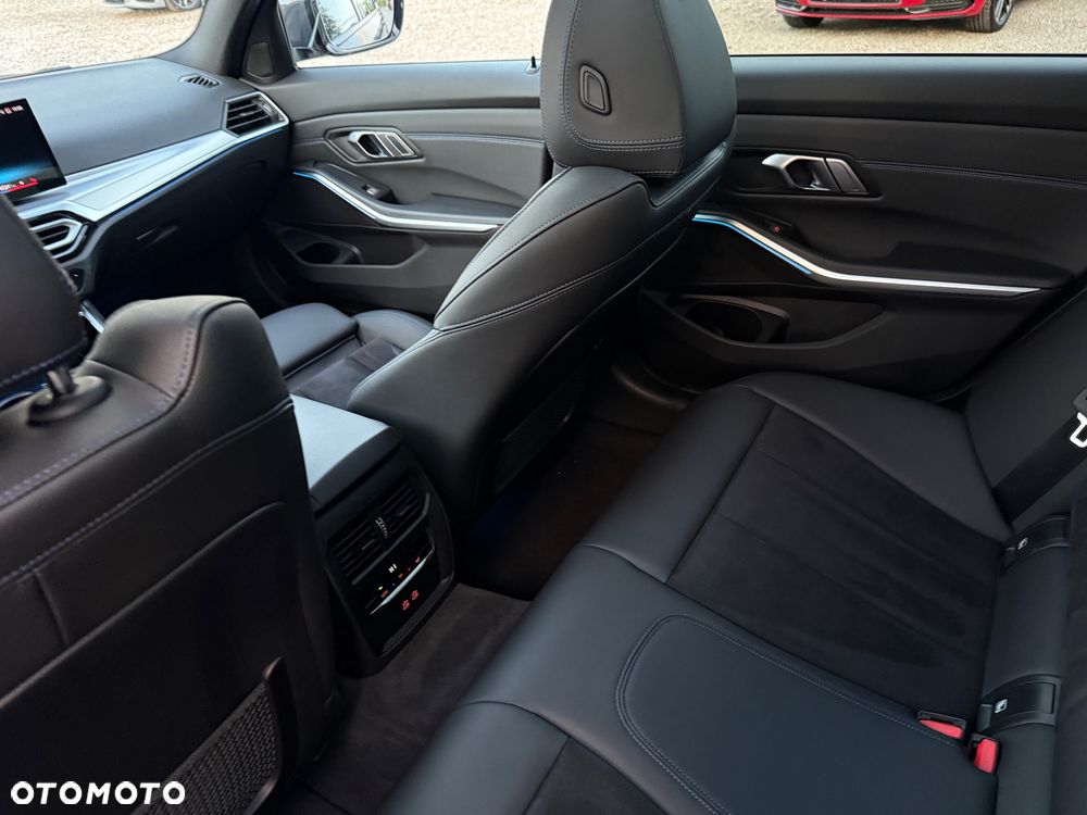 BMW Seria 3 320d xDrive M Sport sport - 18