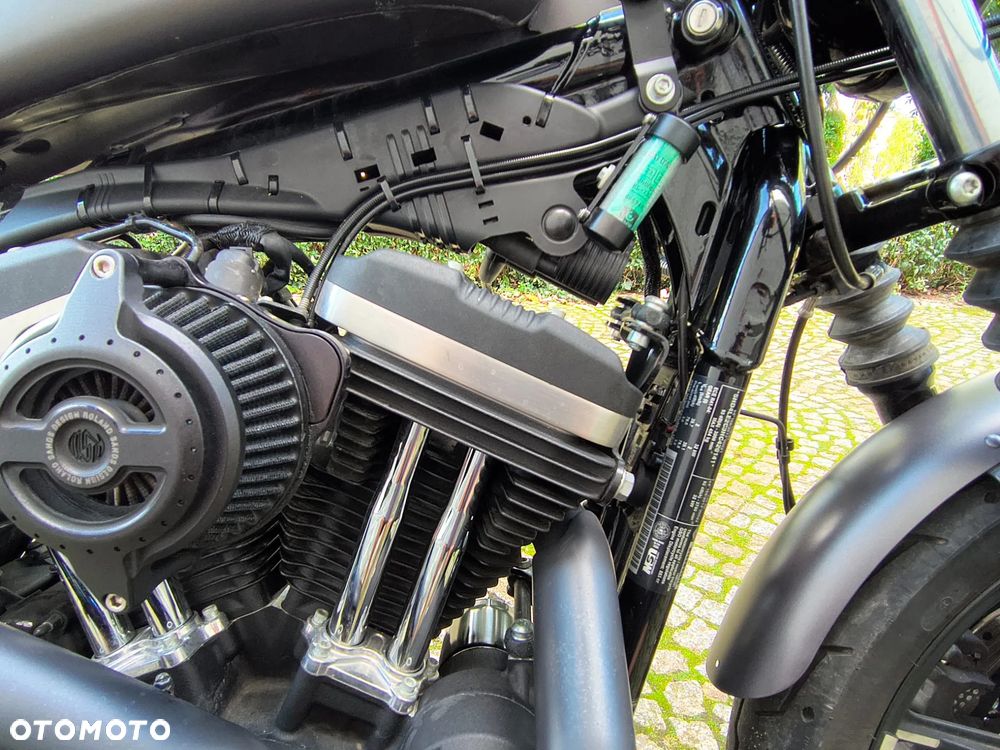 Harley-Davidson Sportster Custom 883C - 24
