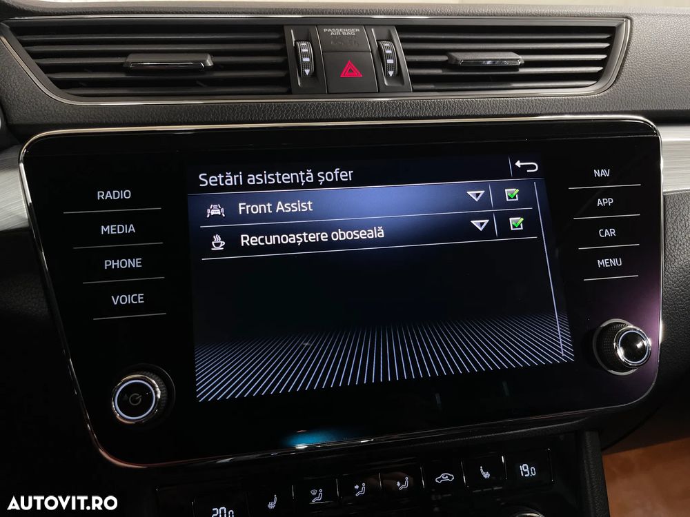 Skoda Superb 2.0 TDI DSG Ambition - 19
