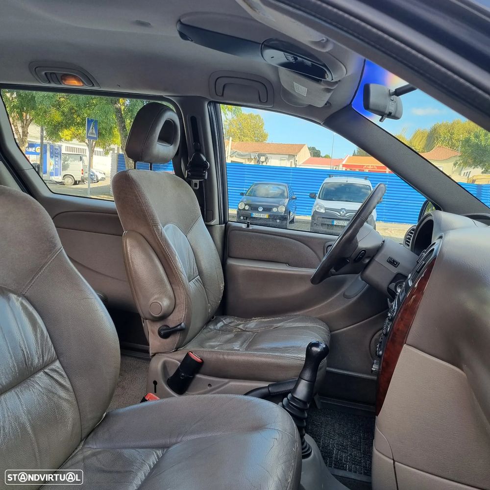 Chrysler Grand Voyager 2.5 CRD LX - 13
