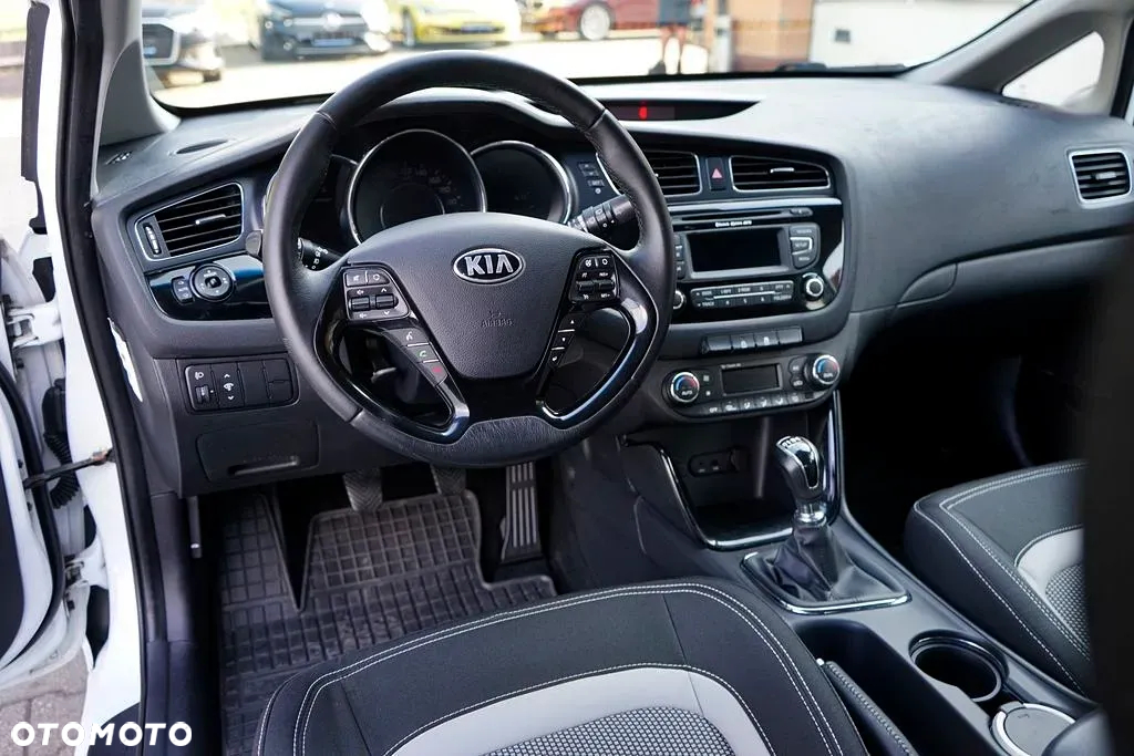 Kia Ceed - 24