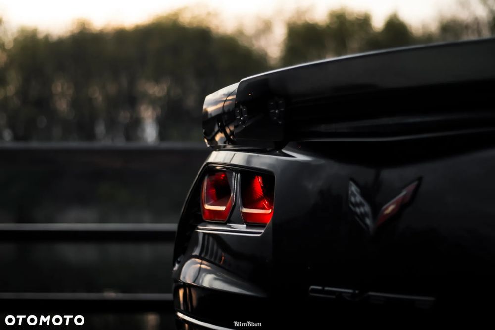 Chevrolet Corvette - 25