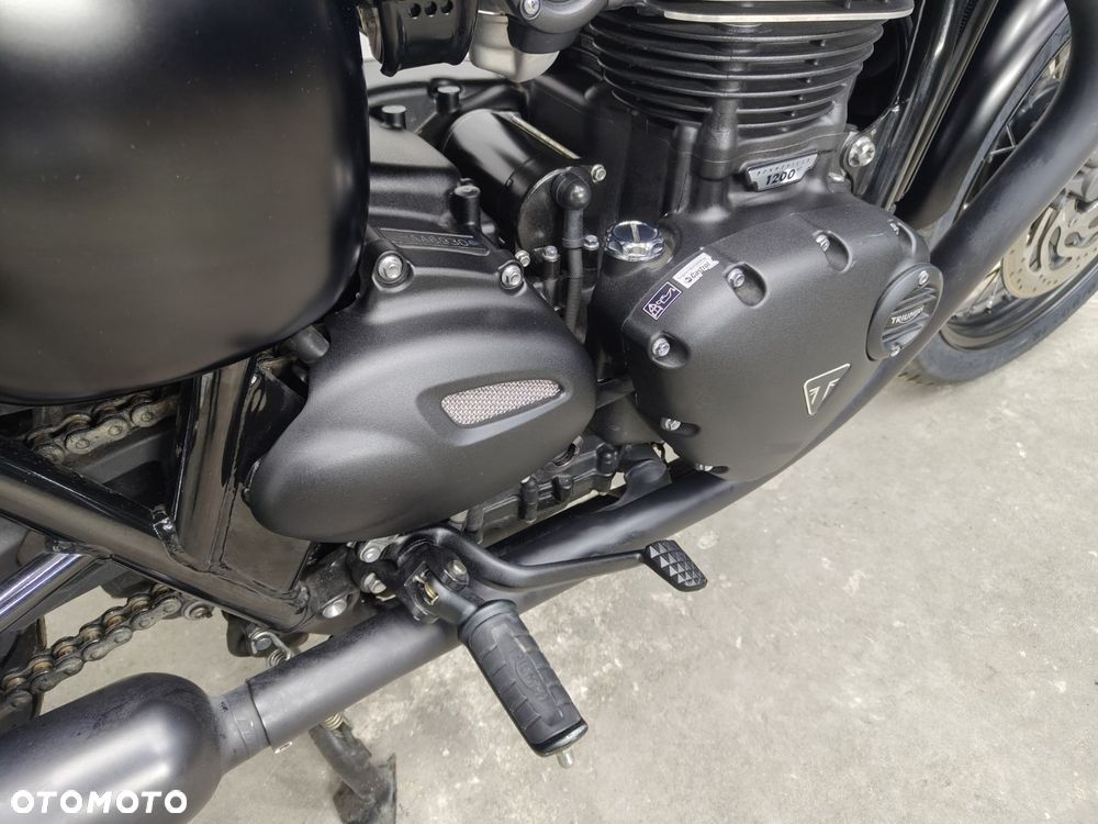 Triumph Bonneville - 8