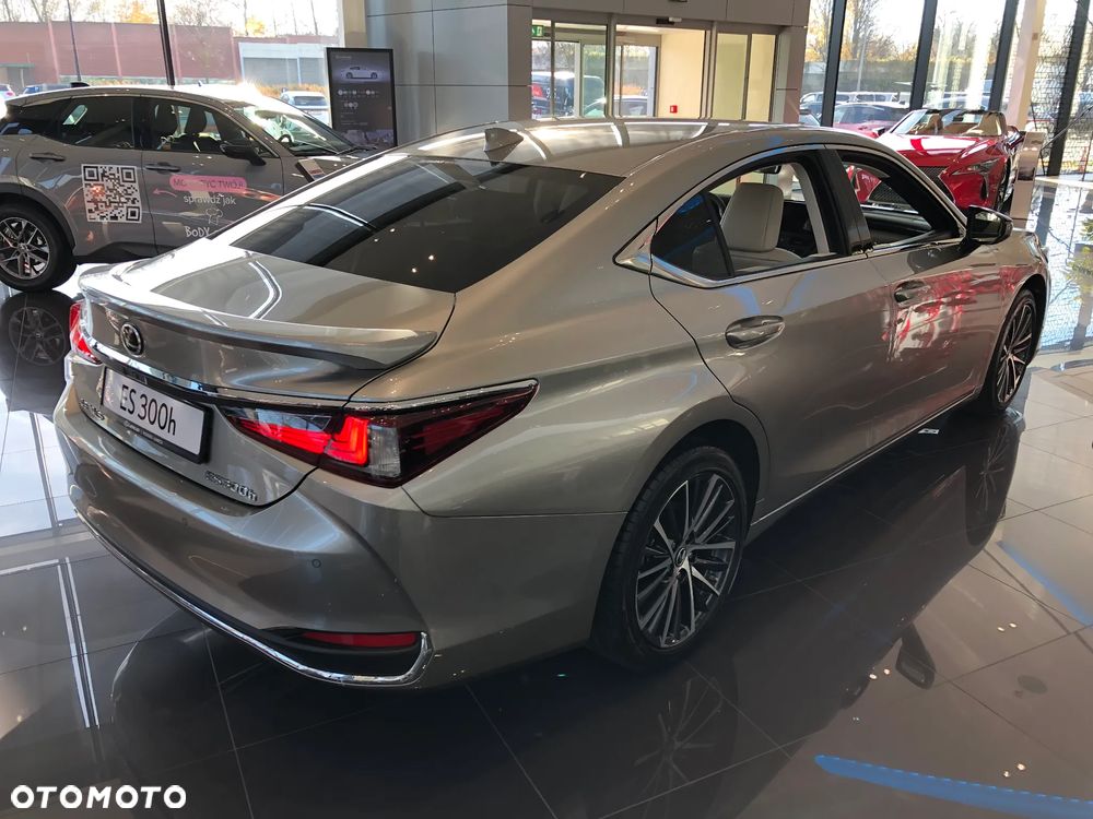 Lexus ES 300h Business Edition - 4