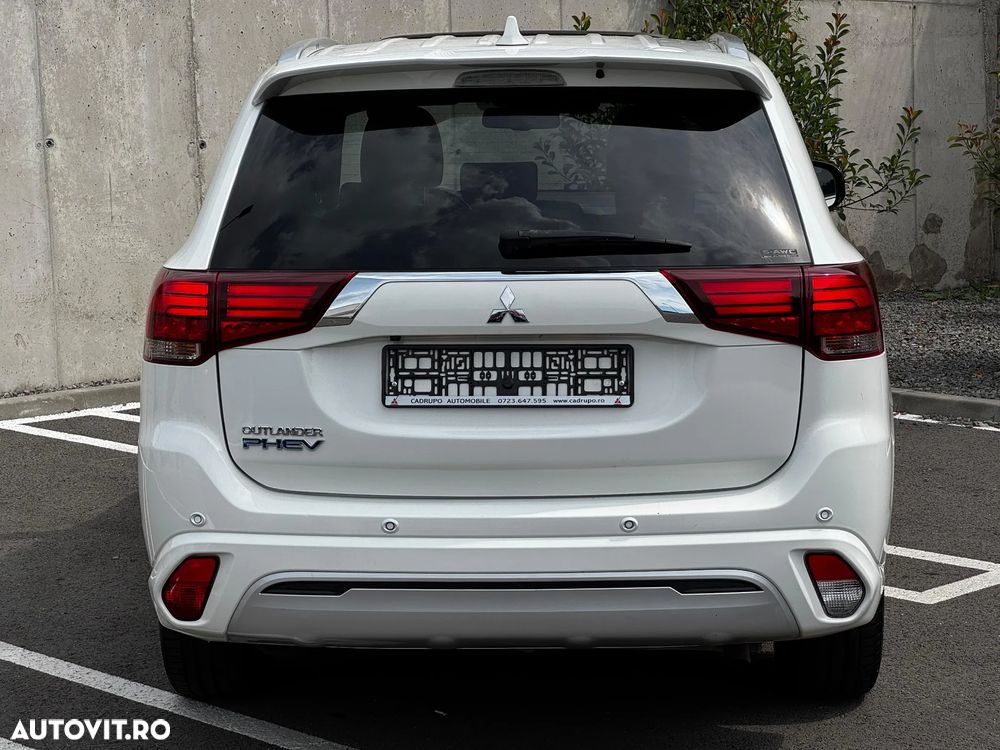 Mitsubishi Outlander PHEV 2.4 L 4X4 Instyle - 9