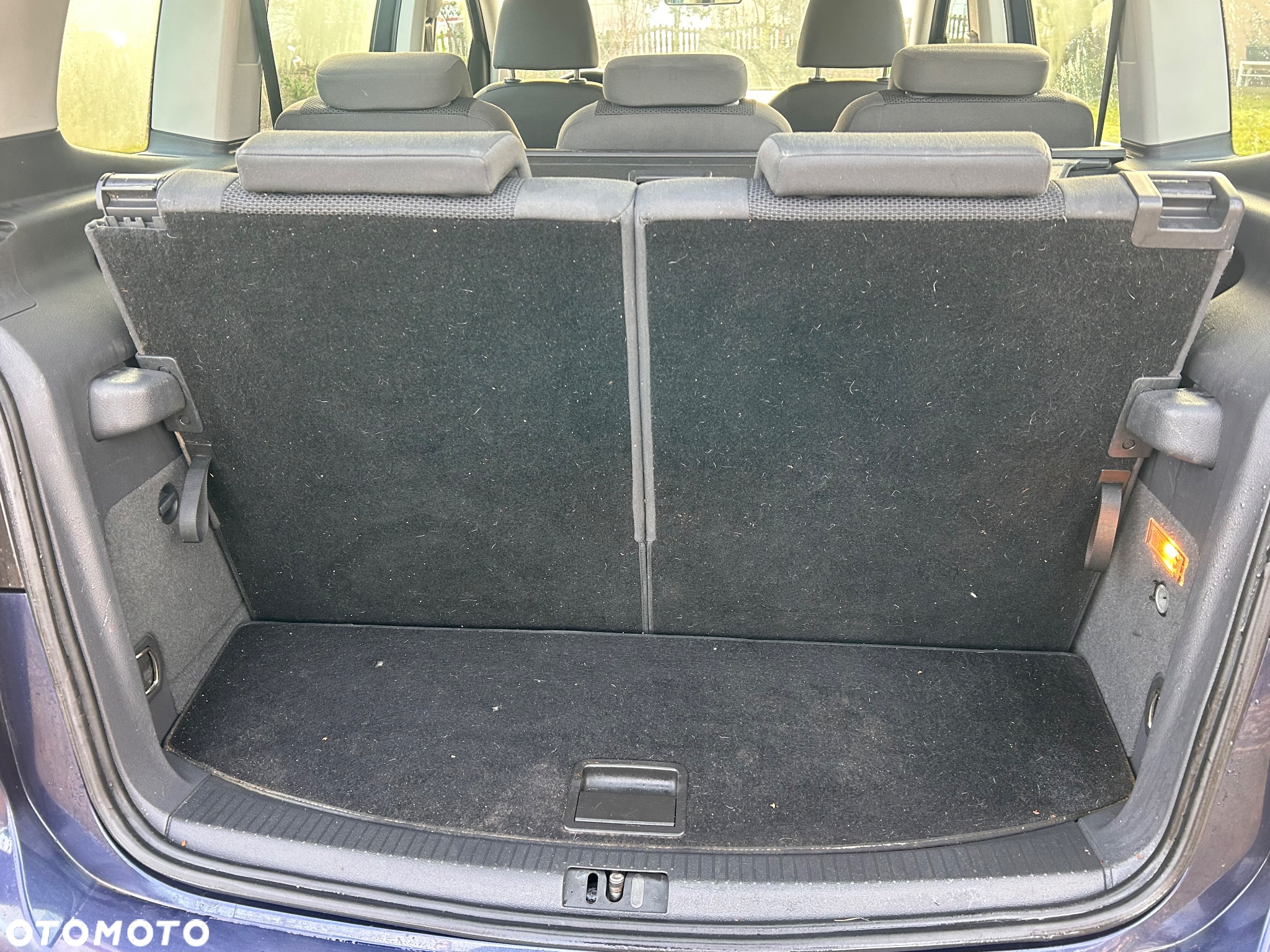 Volkswagen Touran 1.6 TDI DPF BlueMot Comfortline - 30