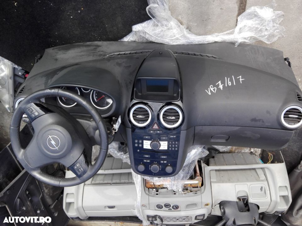 Plansa de bord cu airbag volan si pasager Opel Corsa D din 2007 - 1