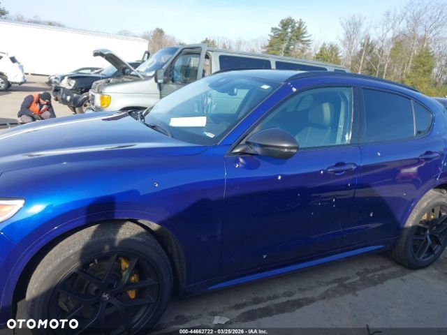 Alfa Romeo Stelvio 2.0 Turbo 16V AT8-Q4 Ti - 8