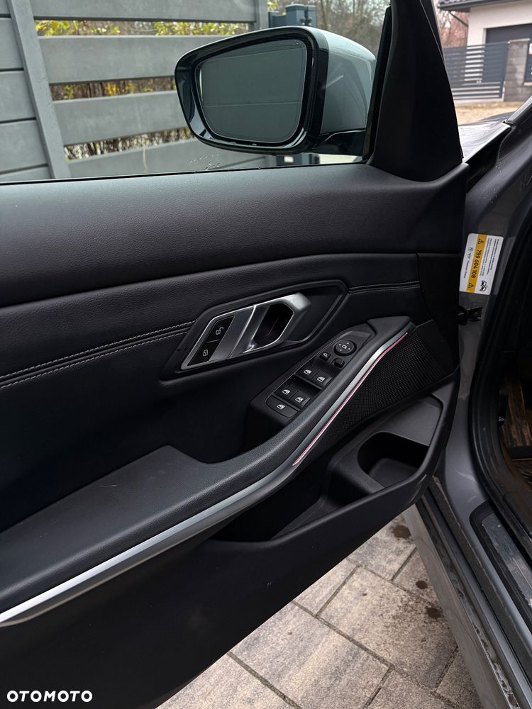 BMW Seria 3 318i Sport Line - 23