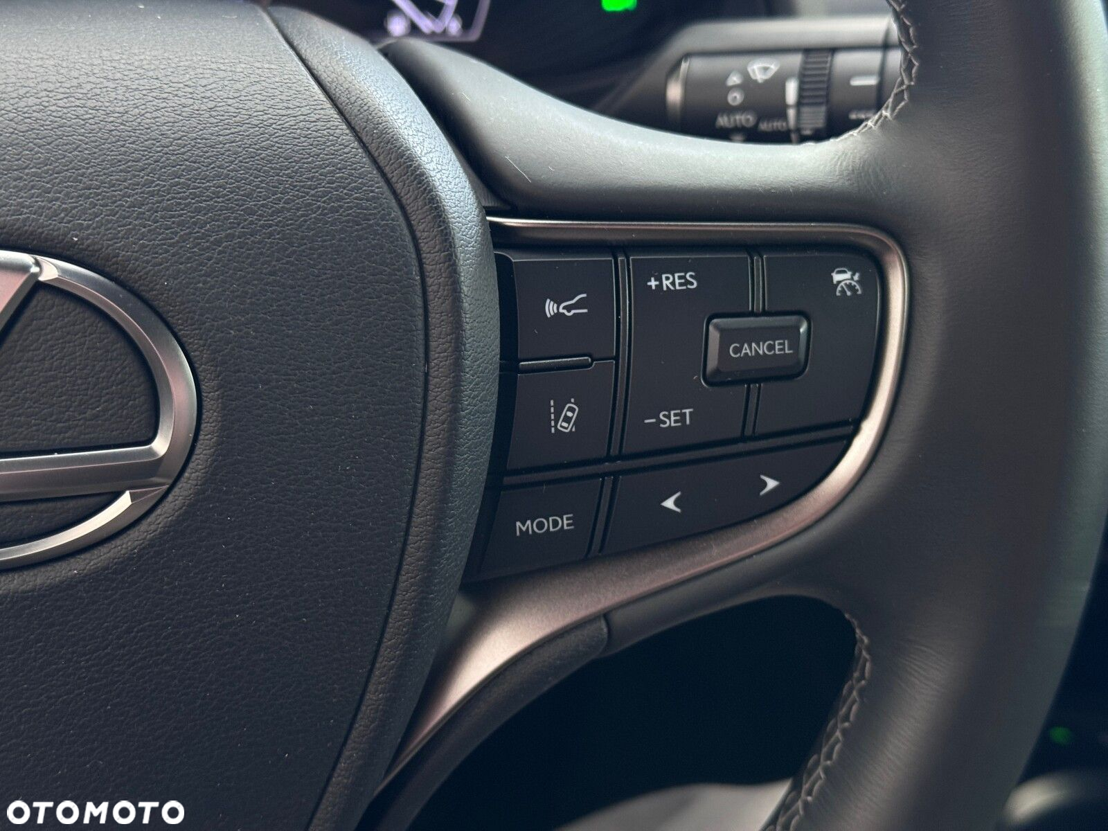 Lexus UX - 24