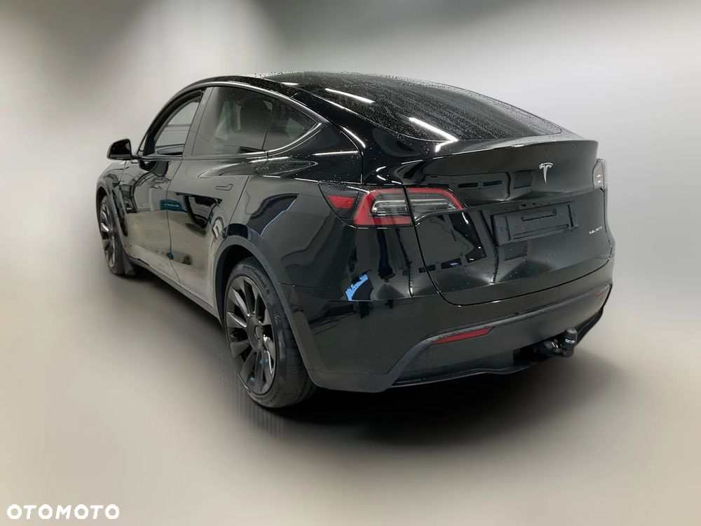 Tesla Model Y Long Range AWD - 6