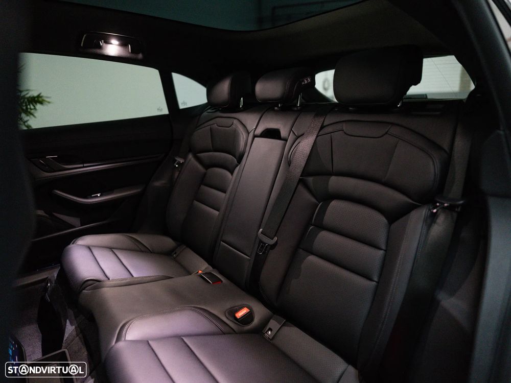 Porsche Taycan Sport Turismo 4S Black Edition - 37