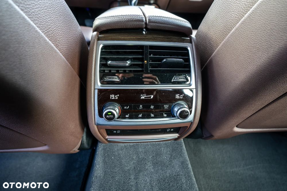 BMW Seria 7 750Li xDrive - 16