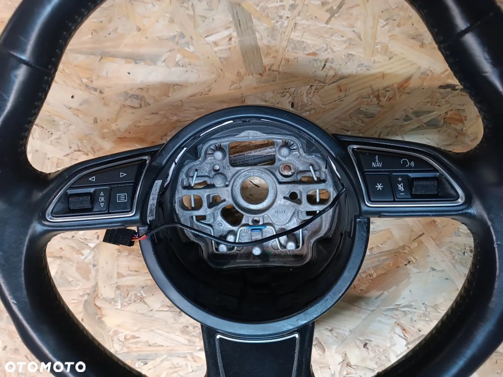 KIEROWNICA MULTIFUNKCYJNA AUDI A1 8X - 2