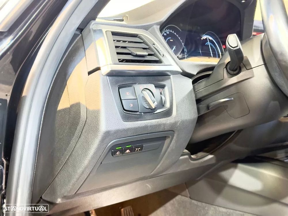 BMW 320 d Touring Aut. Efficient Dynamics Edition Sport Line - 21