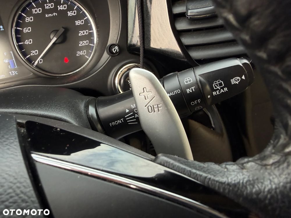 Mitsubishi Outlander 2.0 Intense + Navi 4WD CVT - 26