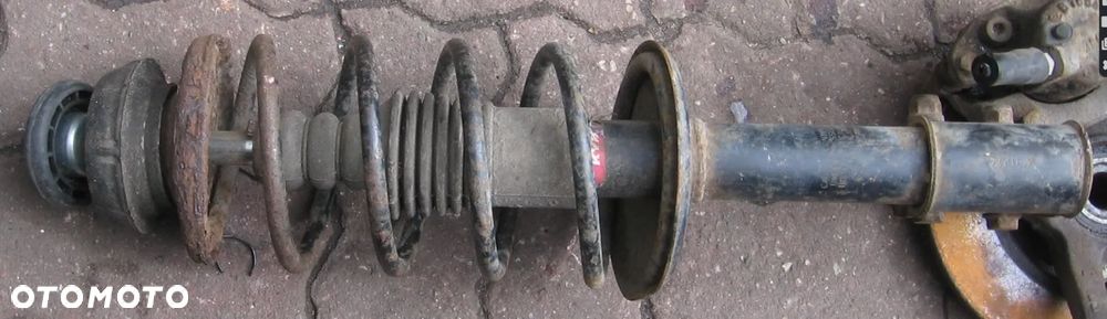 zwrotnica piasta amortyzator sprężyna THALIA RENAULT - 5