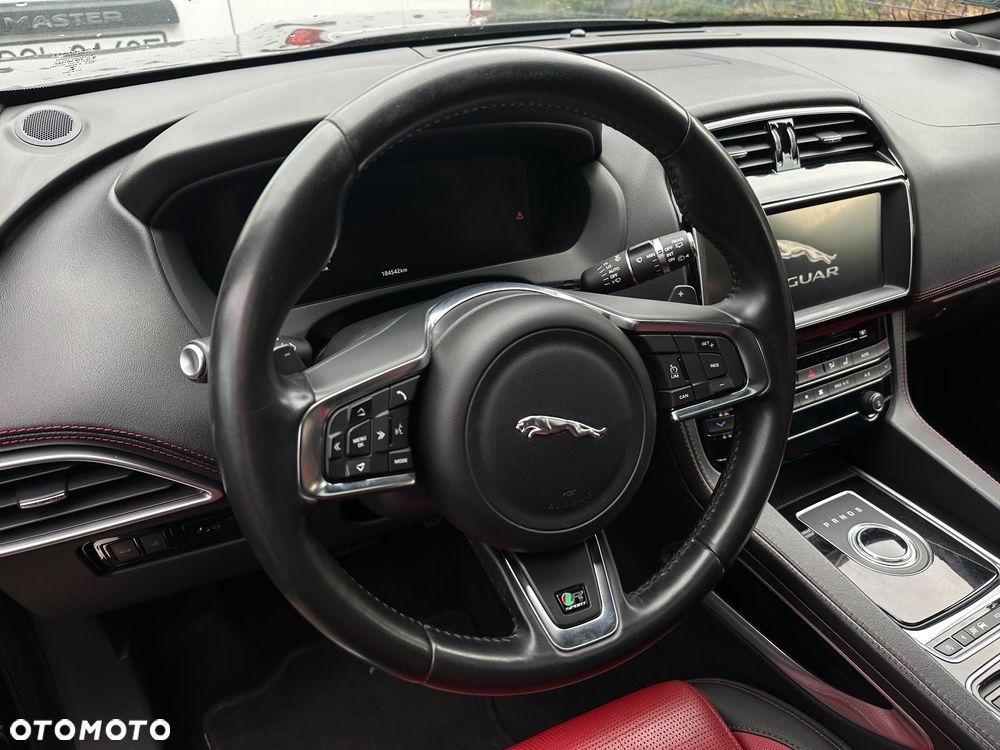 Jaguar F-Pace 2.0 i4D AWD R-Sport - 27