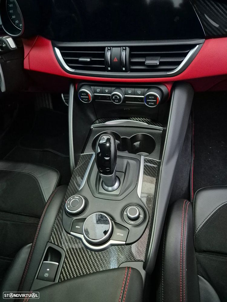 Alfa Romeo Giulia 2.9 Bi-Turbo Quadrifoglio AT8 - 11