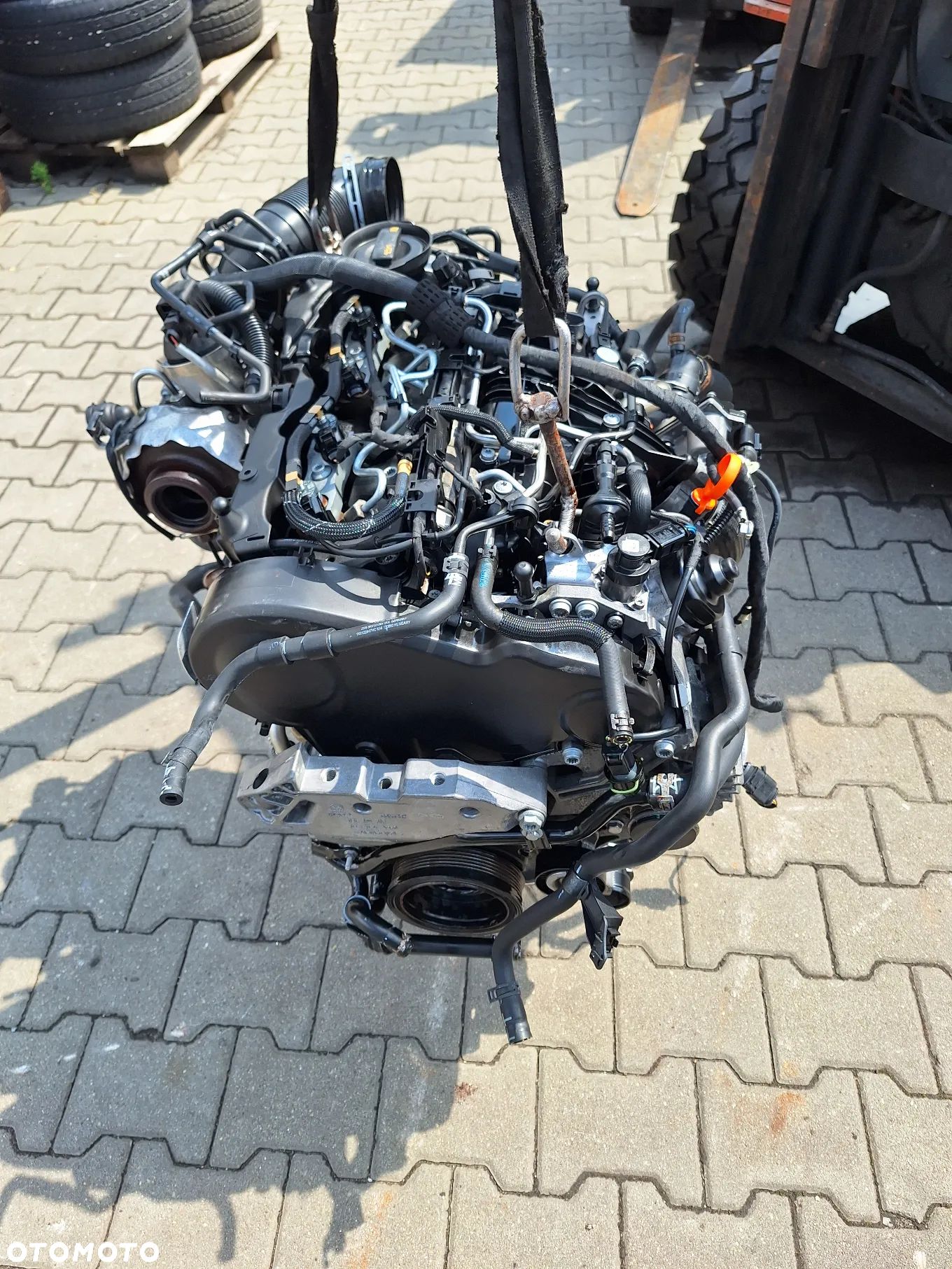SILNIK KOMPLETNY CFH 2.0TDI TOURAN OCTAVIA PASSAT - 1