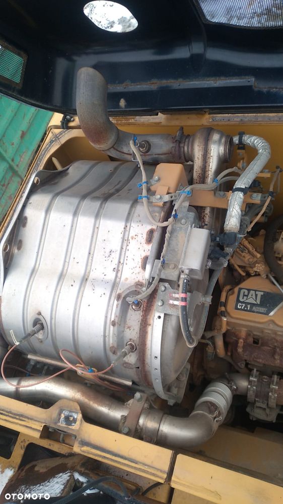 Caterpillar 323F - 3
