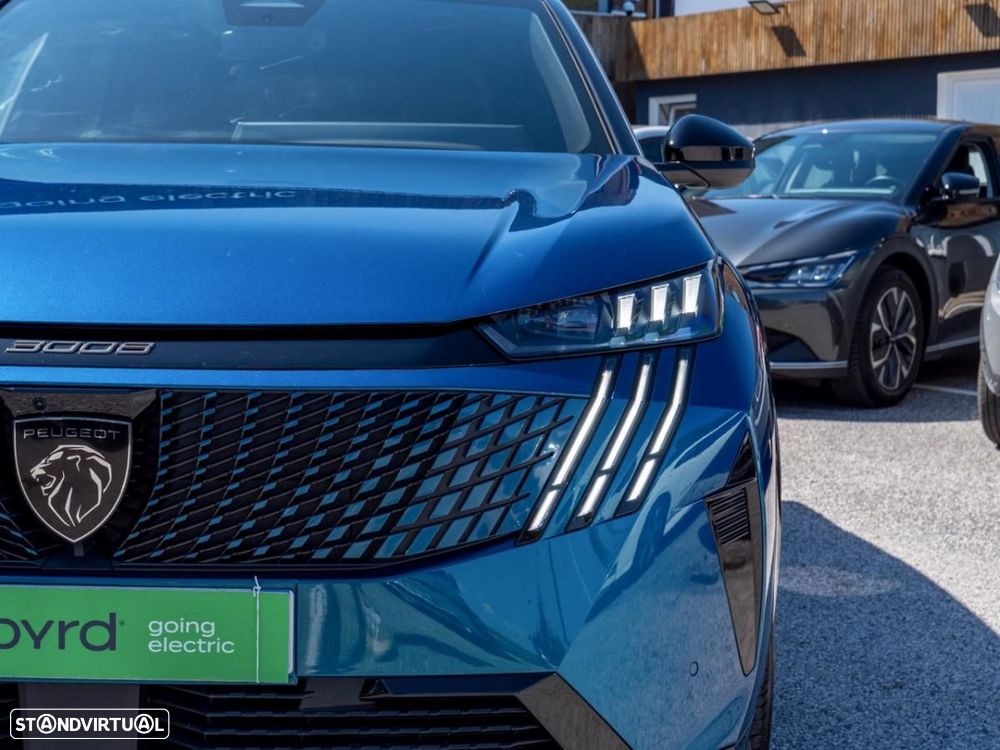 Peugeot e-3008 73 kWh GT — fotografia 6