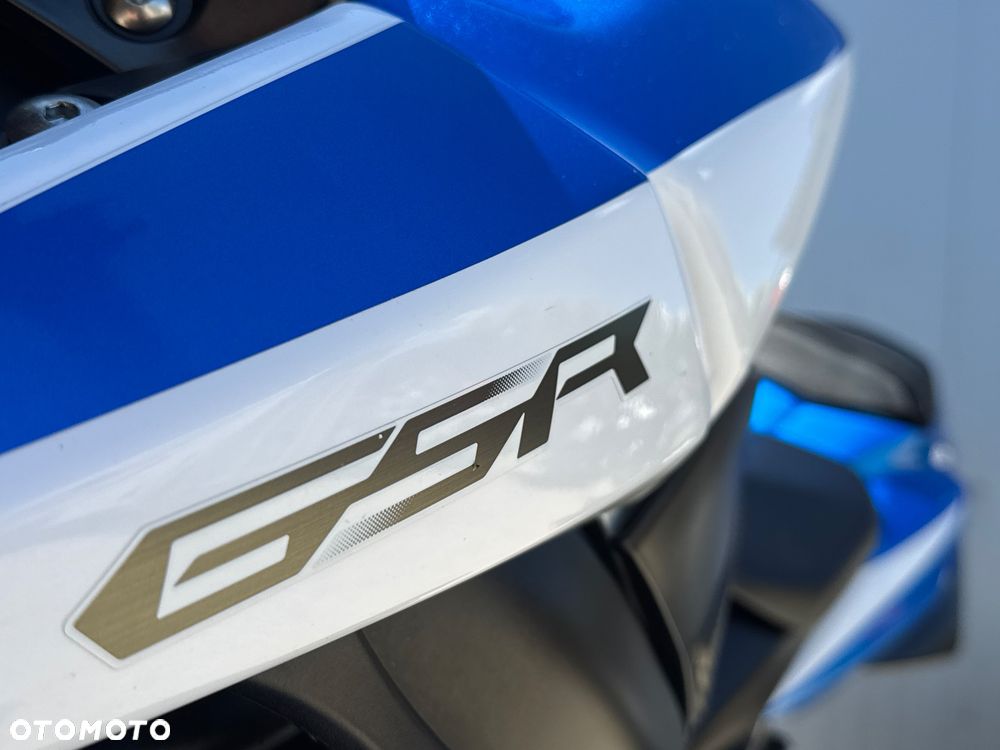 Suzuki GSR - 38