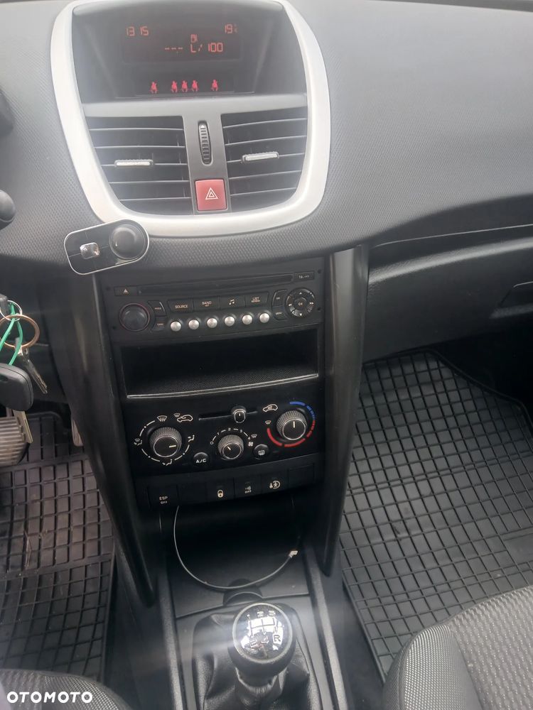 Peugeot 207 1.4 16V Presence - 24