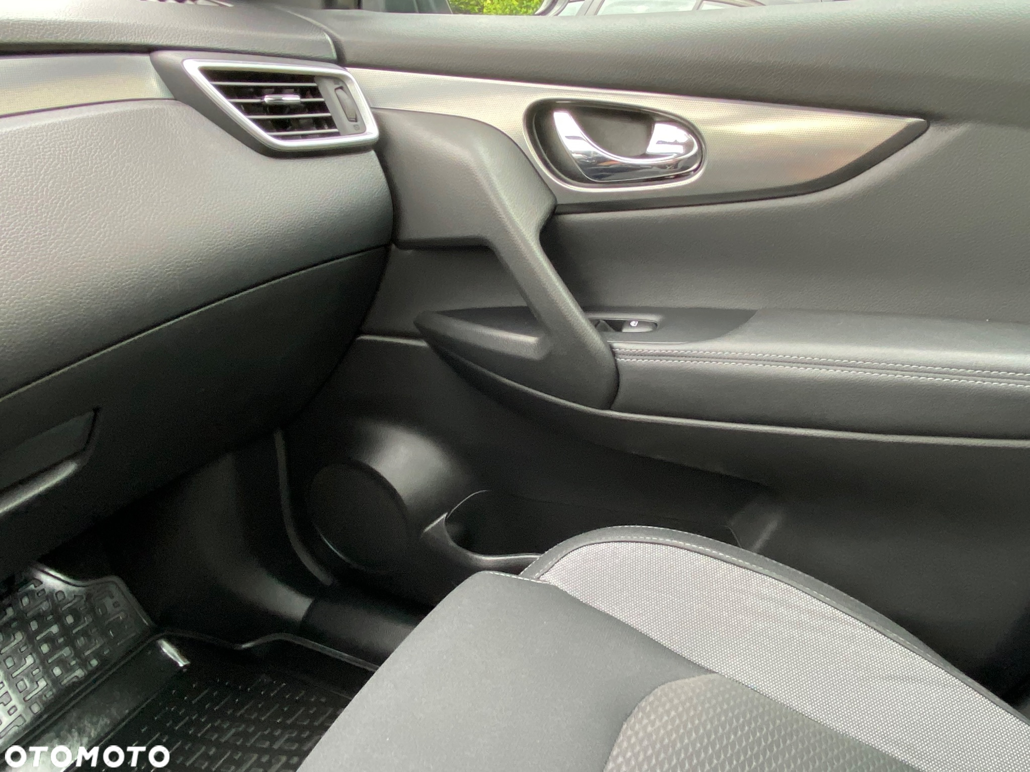 Nissan Qashqai 1.3 DIG-T N-Connecta - 34