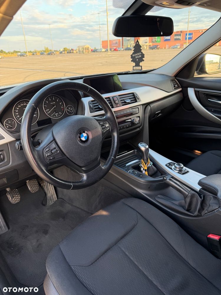 BMW Seria 3 316i - 8
