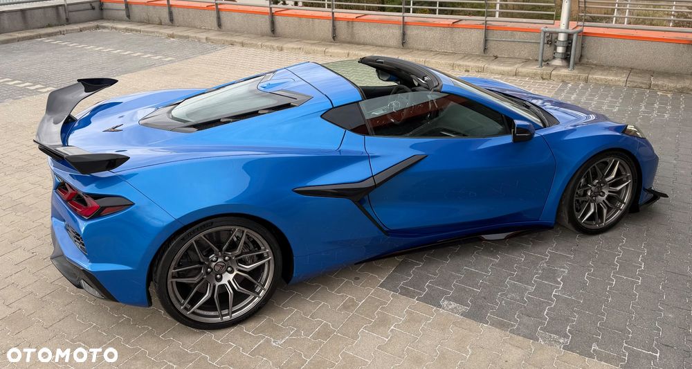 Chevrolet Corvette - 22
