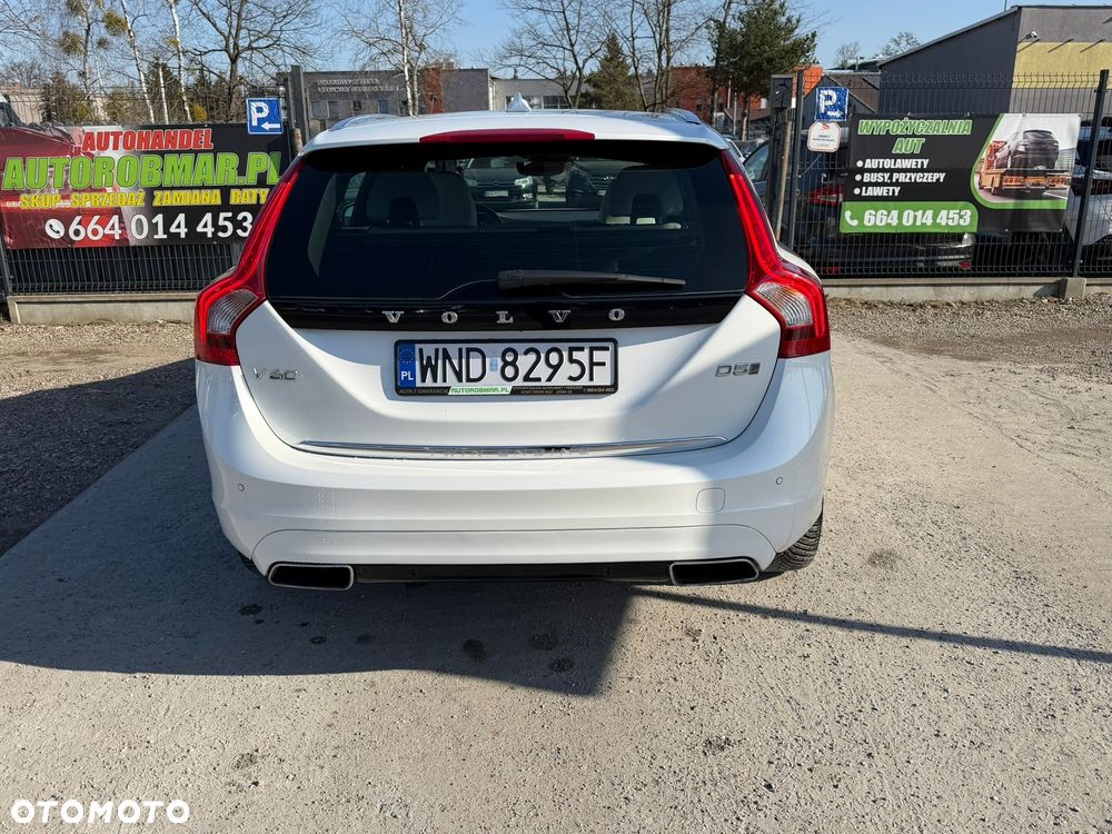 Volvo V60 D6 AWD Plug-in Hybrid Momentum - 7