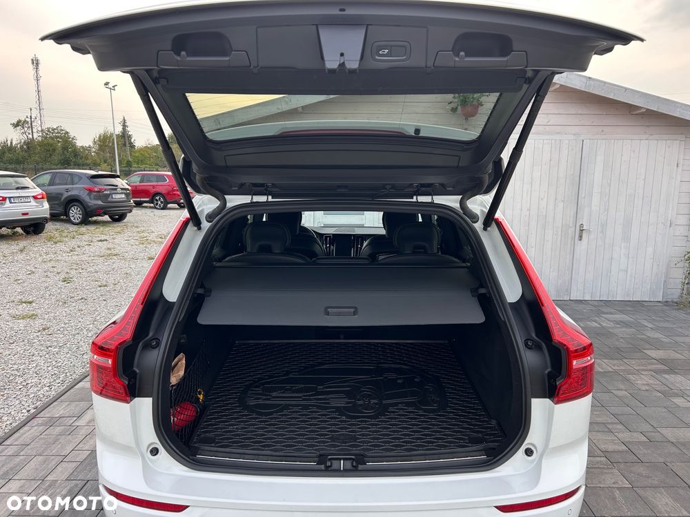 Volvo XC 60 T4 R-Design - 17