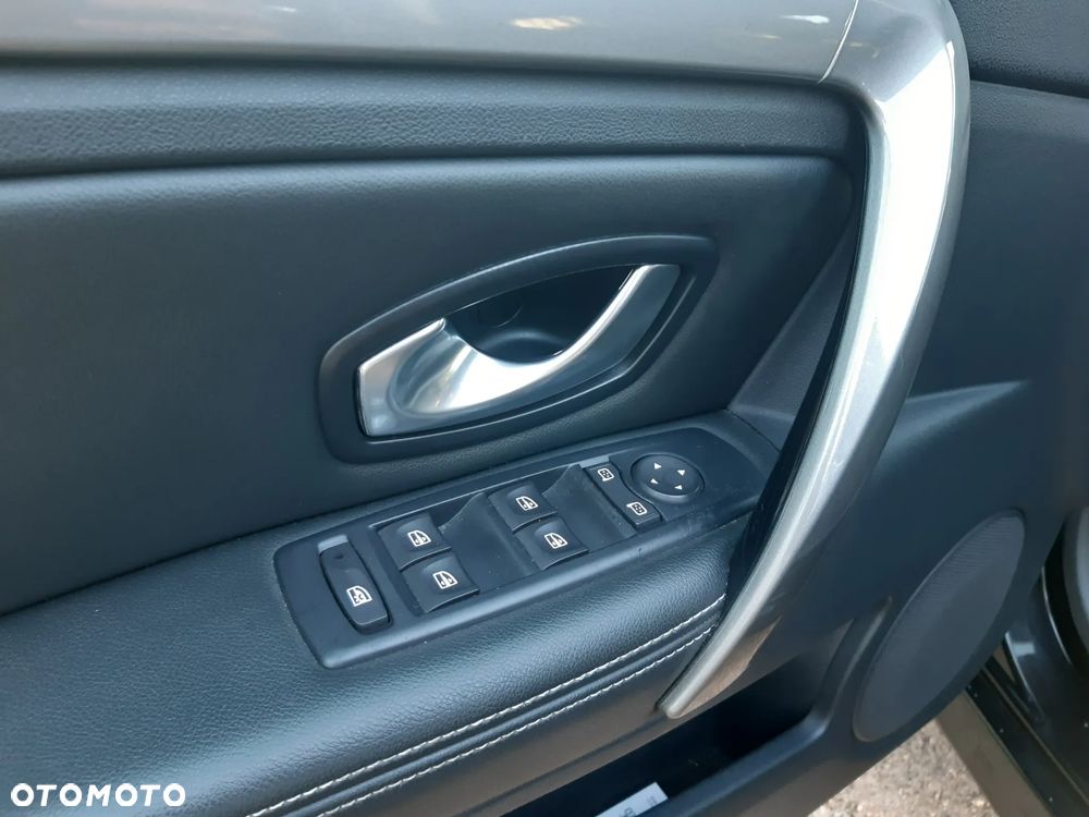 Renault Laguna 2.0 dCi Tech Run - 12