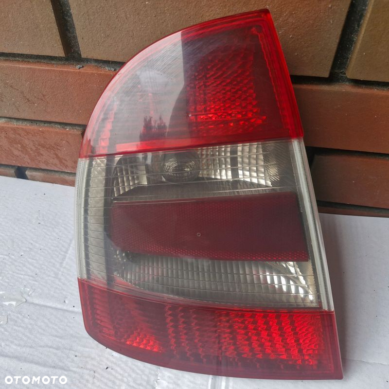 SKODA SUPERB 06-08 LAMPA TYŁ LEWA 3U5945095A VISTEON - 2