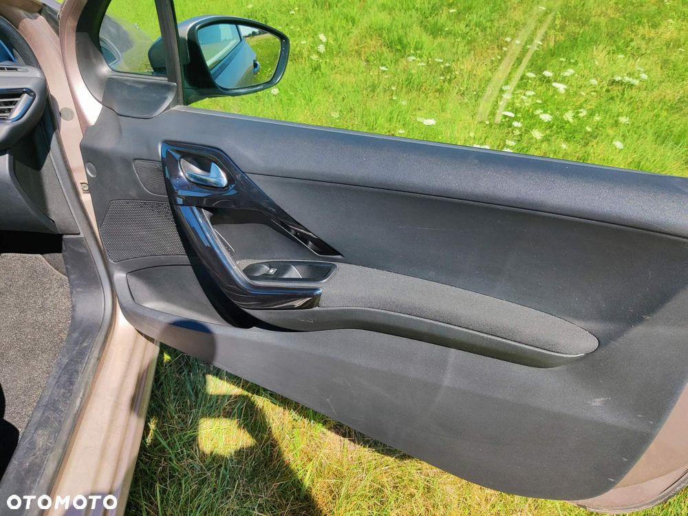 Peugeot 208 - 6