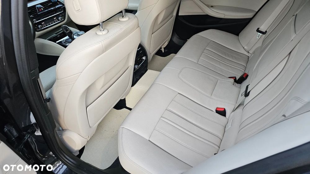 BMW Seria 5 520d xDrive - 11