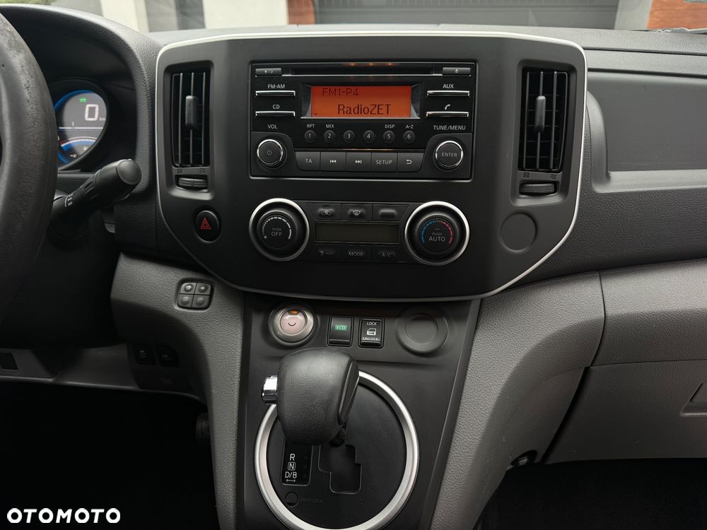 Nissan E-NV200 - 13