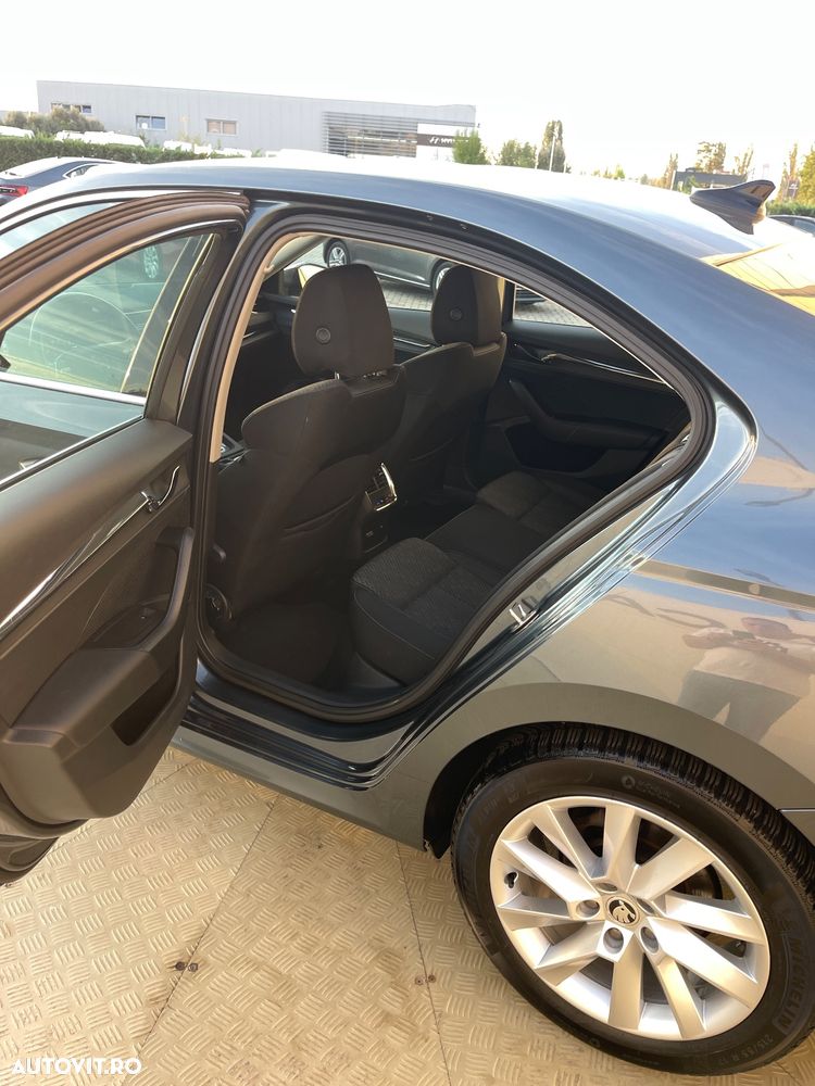 Skoda Octavia 2.0 TDI DSG Style - 25